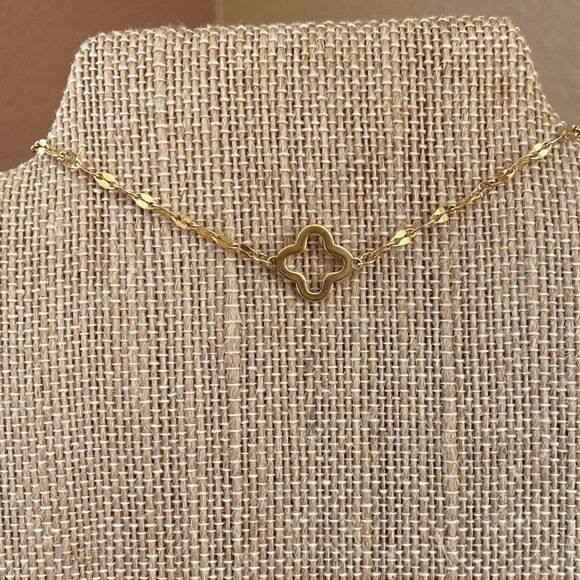 Slide Jewelry Gold Clover Bracelet. NWOT! - Picture 3 of 4